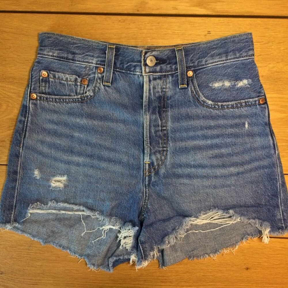 Levi’s ribcage shorts Jean shorts 27 button-fly medium wash distressed jorts
